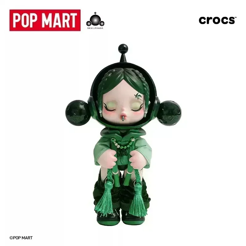 POP MART SKULLPANDA X CROCS OO - Model Kit Anime Girl recension och pris